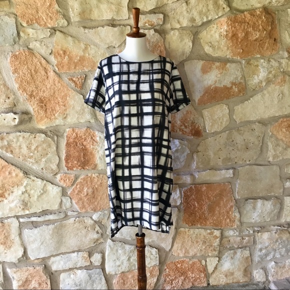 Topshop Dresses & Skirts - Topshop Black and White Plaid Dress